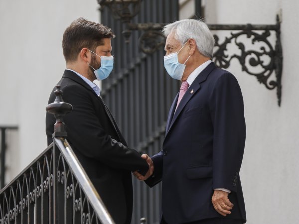 Boric no irá a cumbre con Piñera: 